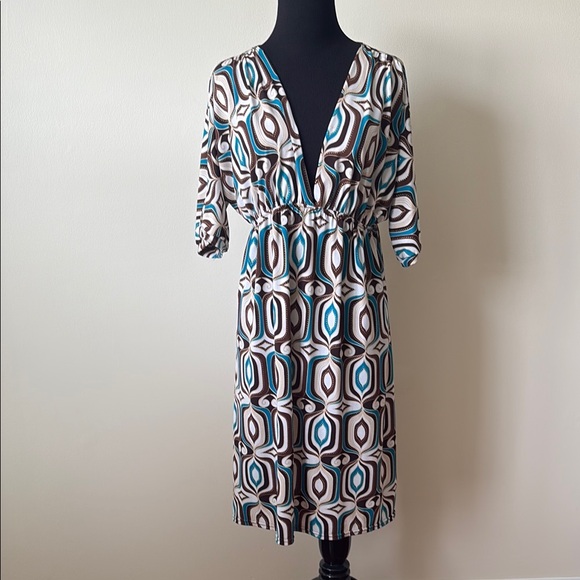 Donutz Dresses & Skirts - ❤️3/$15❤️ Geometric Print Midi Dress